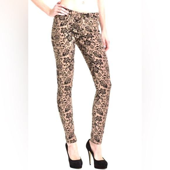 PAIGE Denim - PAIGE “Peg Skinny” Low/Mid Rise Jeans With An All Over Flower Pattern Size 25
